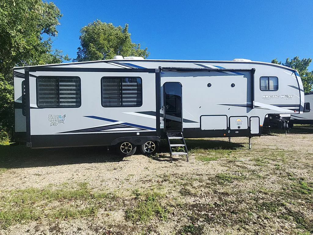 2022 Forest River Cherokee Arctic Wolf 327MB, Photos photo 8