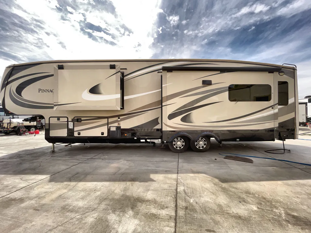 2017 Jayco Pinnacle 36FBTS, Photos photo 6