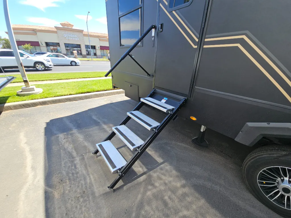 2026 Keystone Raptor 441, Photos photo 24
