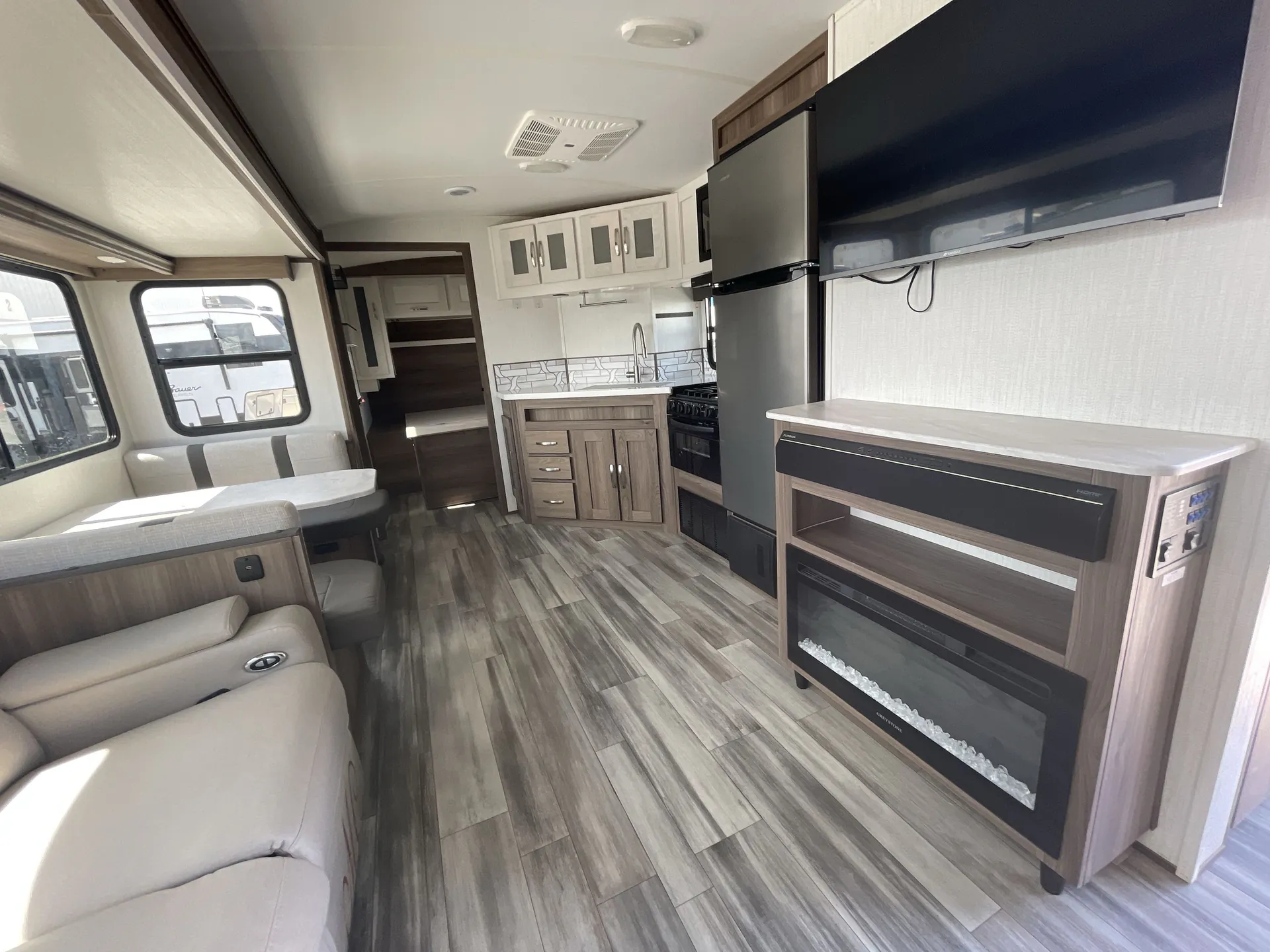 2024 Cruiser RV Twilight TWS 26RB — living area main