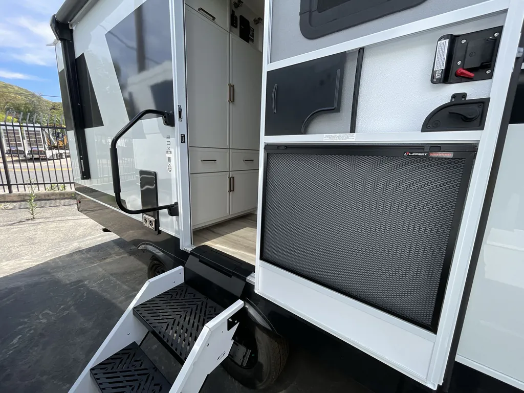 2026 Brinkley Model Ix 23X, Photos photo 4