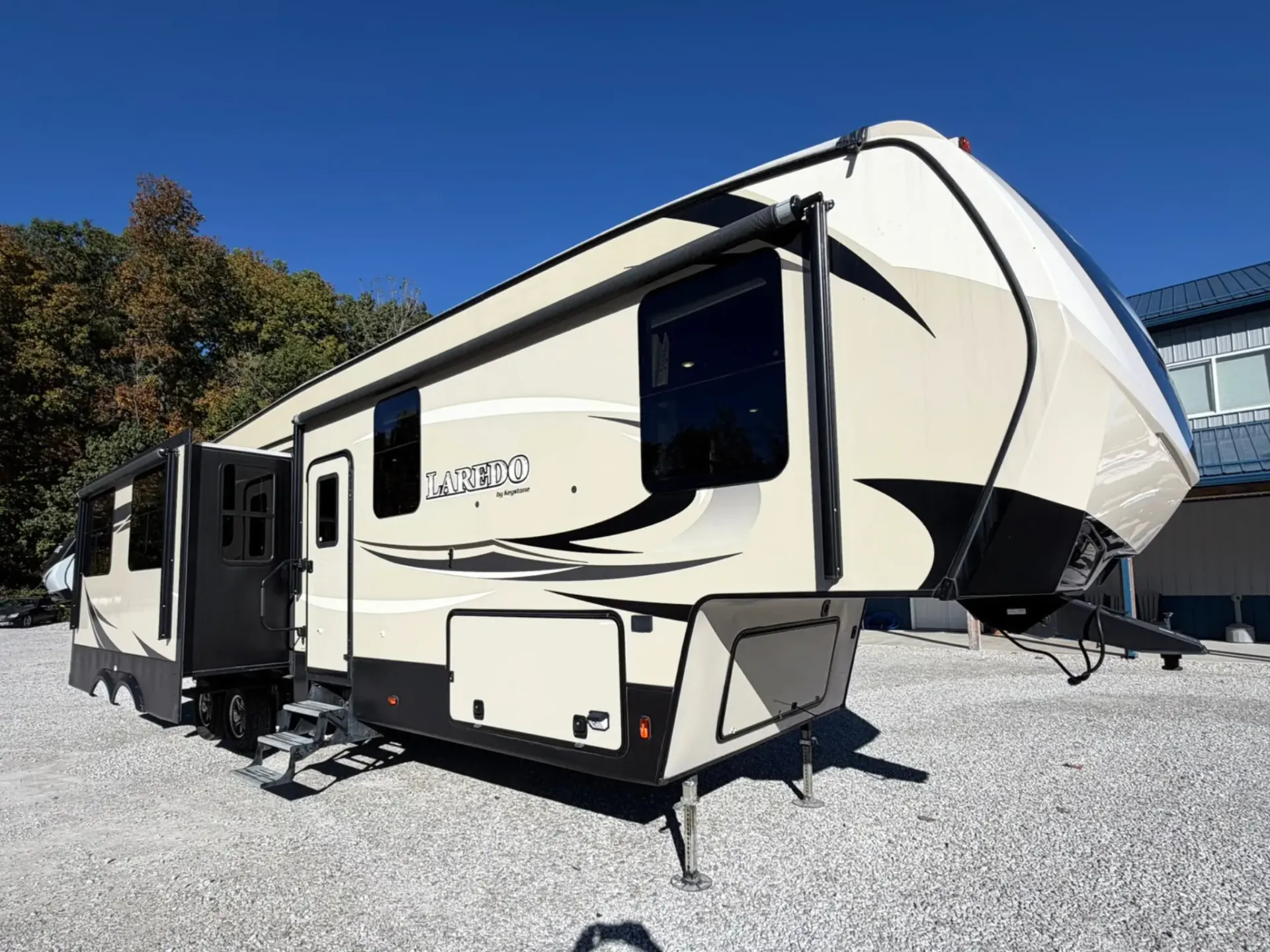 2018 Keystone Laredo 367BH - Photo 2