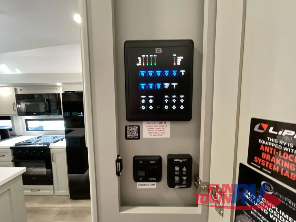 2026 Brinkley Model Z 3610, Photos photo 25