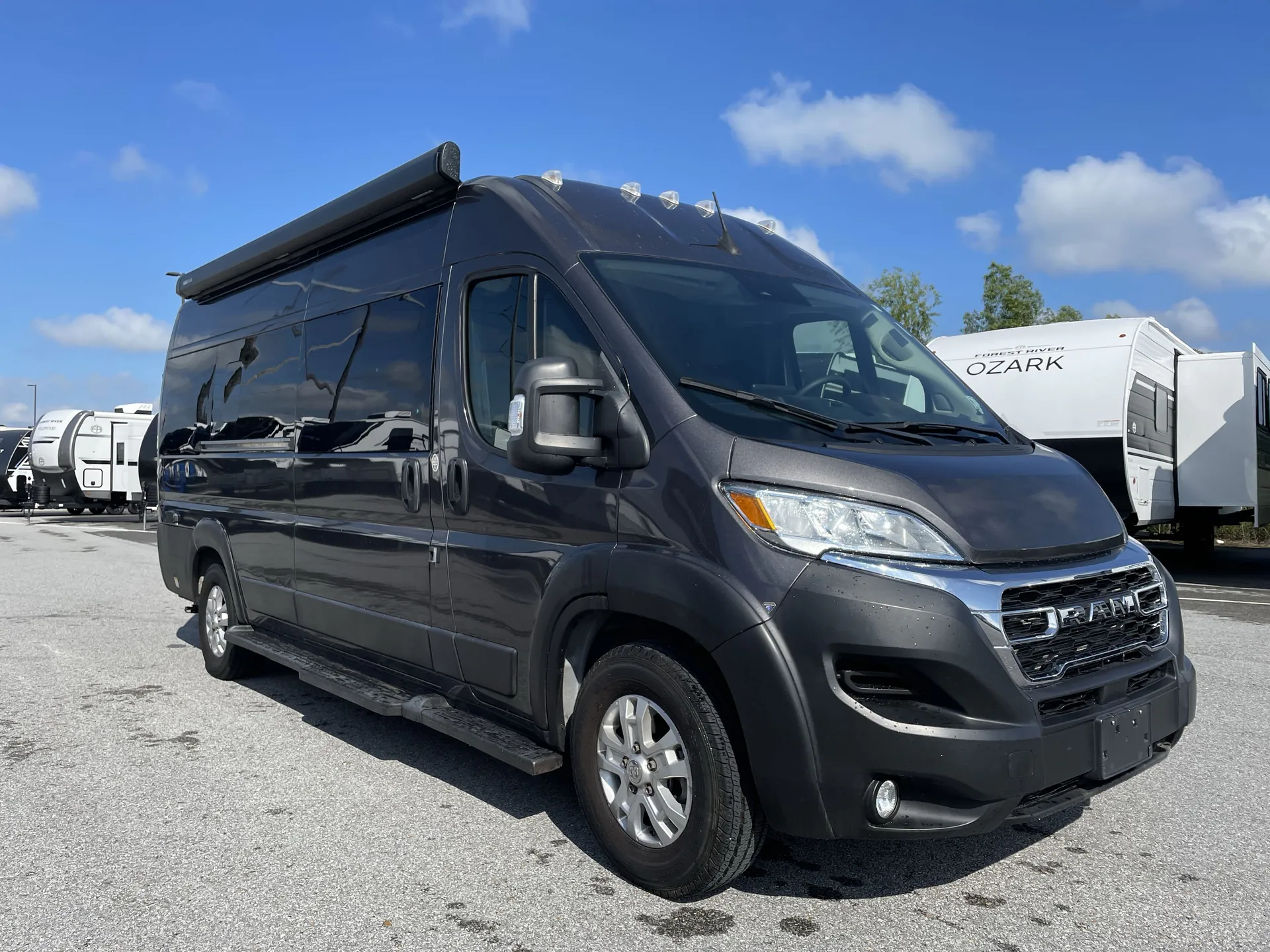 2024 Thor Motor Coach Twist 2LB - Photo 2