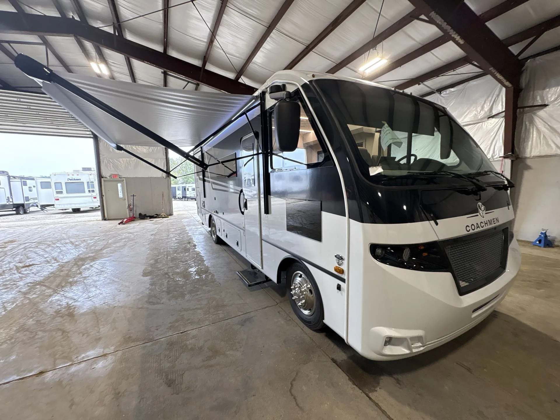 2025 Coachmen Euro 25LE - Photo 2