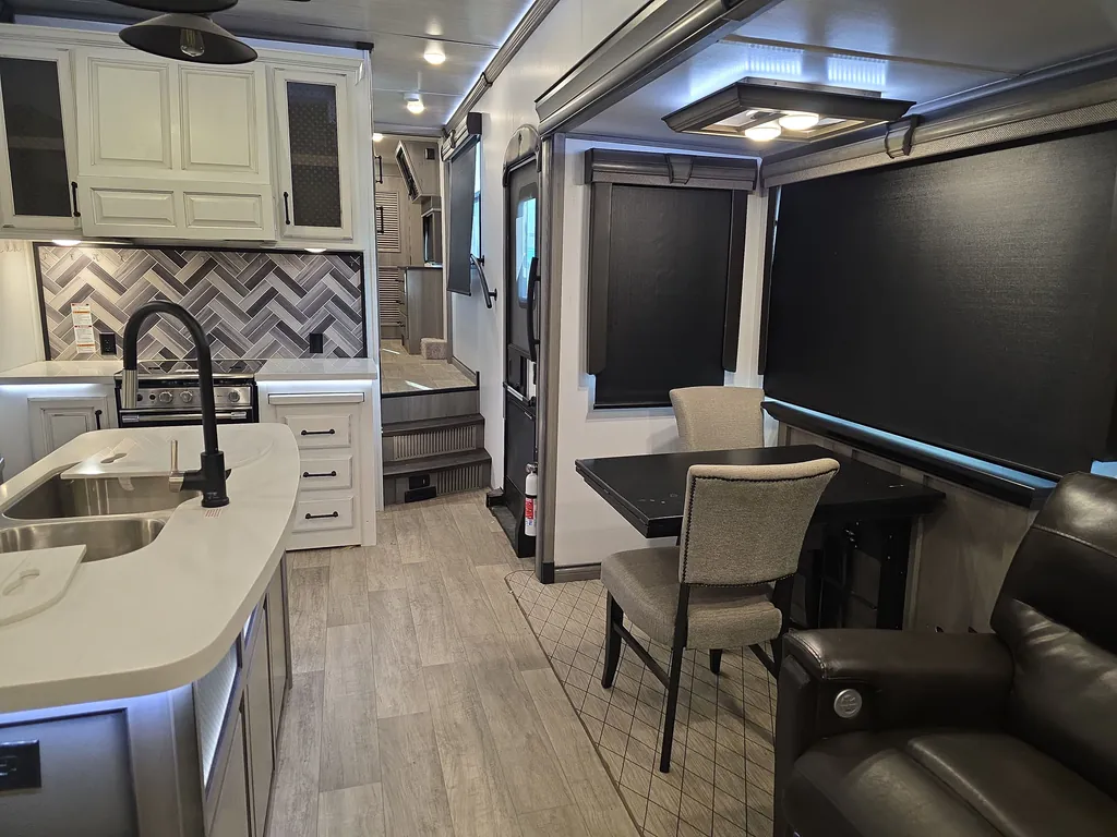 2022 Keystone Montana 3231CK, Photos photo 3
