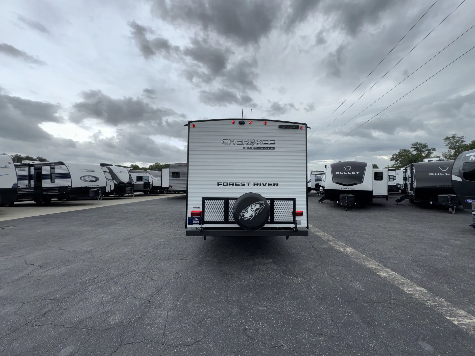 2025 Forest River Cherokee Grey Wolf 26DJSE — backside