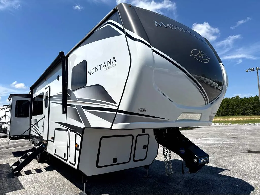 2024 Keystone Montana 3531RE - Photo 2