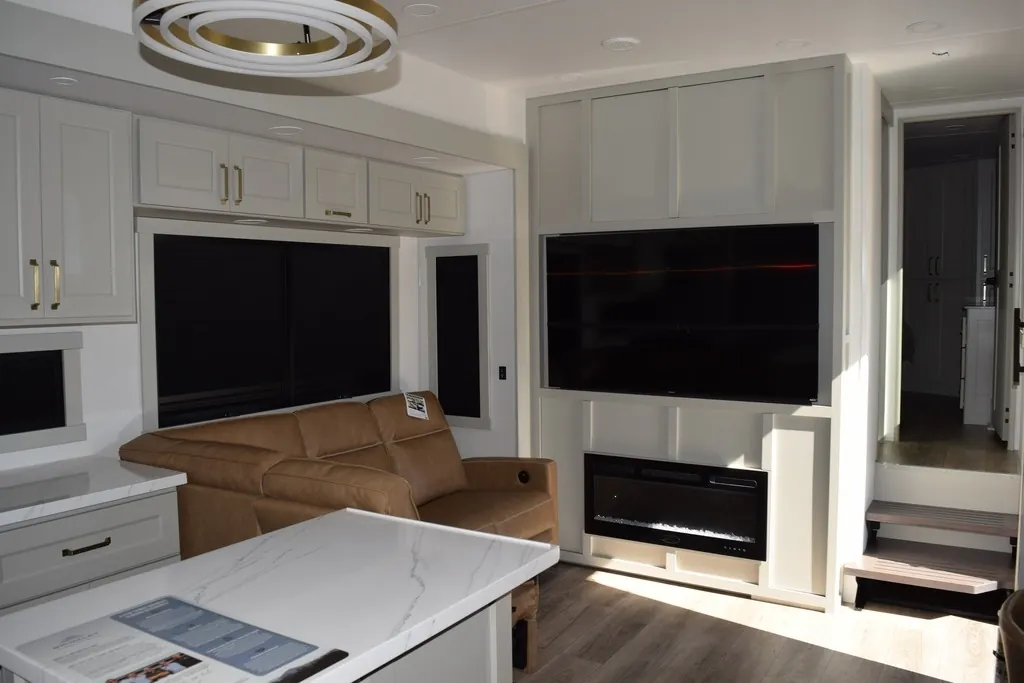 2026 Brinkley Model G 3970, Photos photo 9