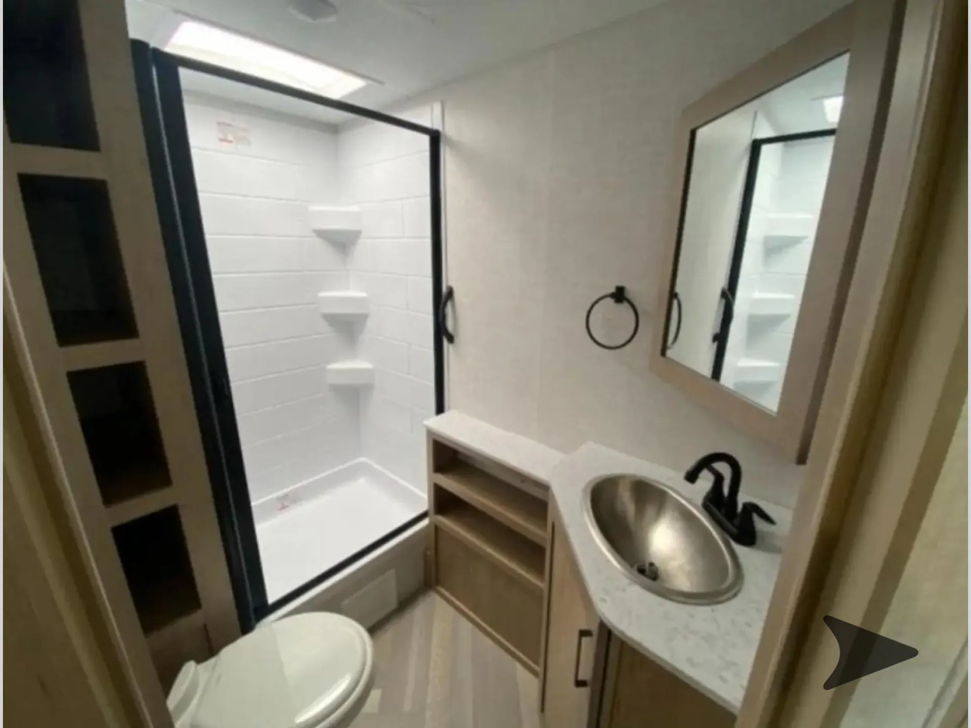 2026 Ember RV E-Series 19ETS - Photo 3