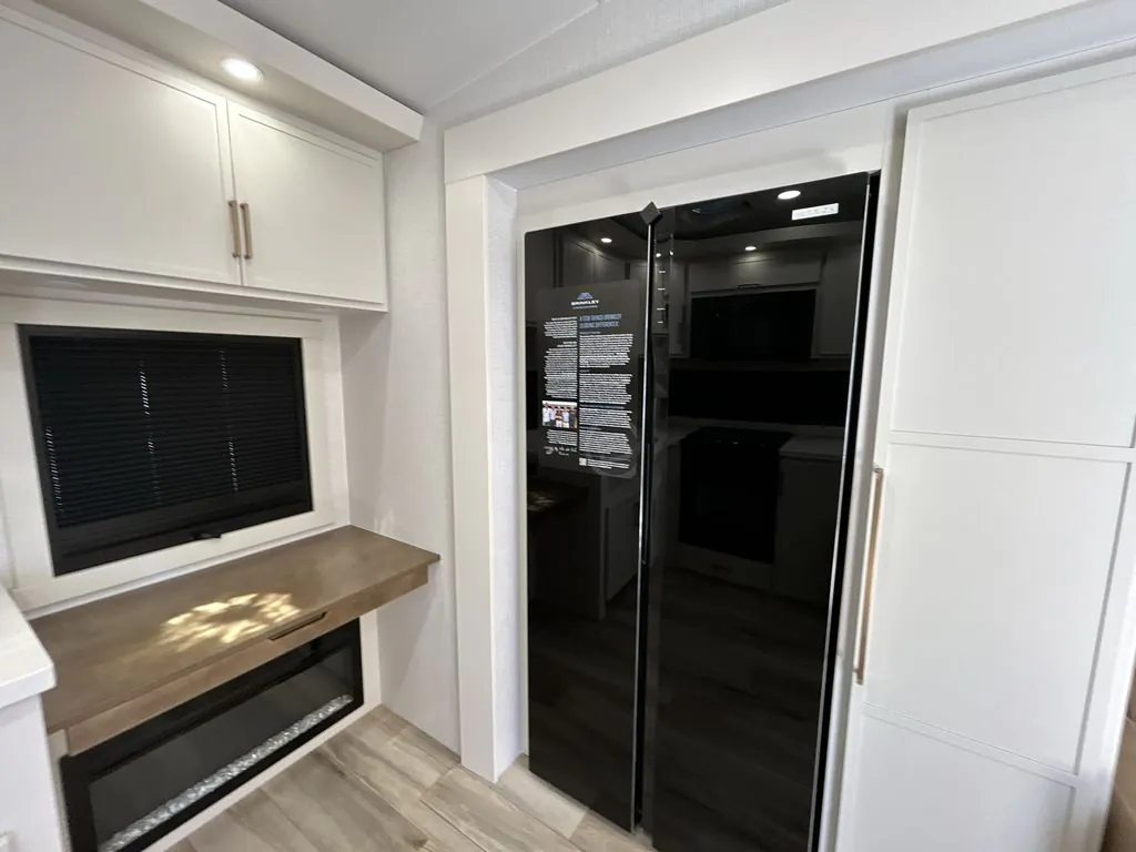 2027 Brinkley Model Z 2680, Photos photo 16