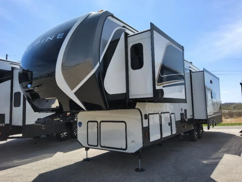 2025 Keystone Alpine 3303CK - Photo 4