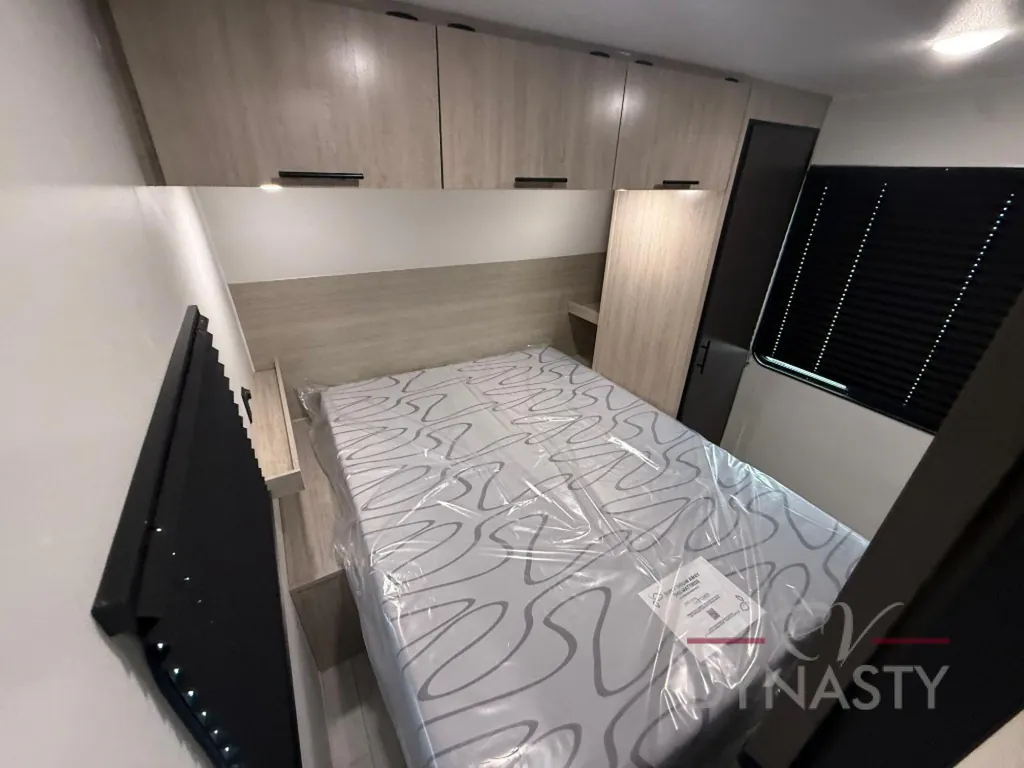 2027 East to West Della Terra 280BH, Photos photo 46