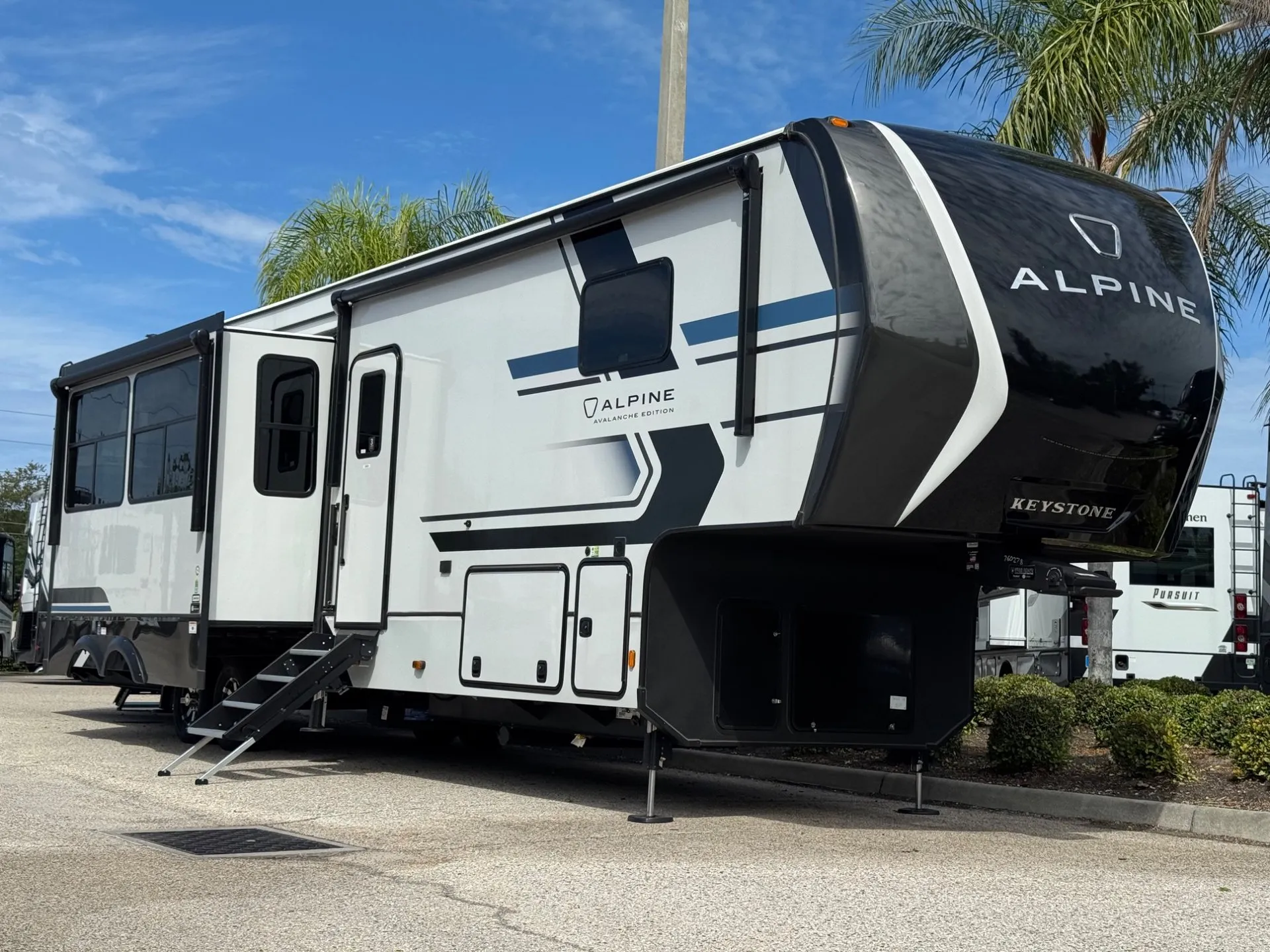 2026 Keystone Alpine Avalanche Edition 390DS - Photo 2