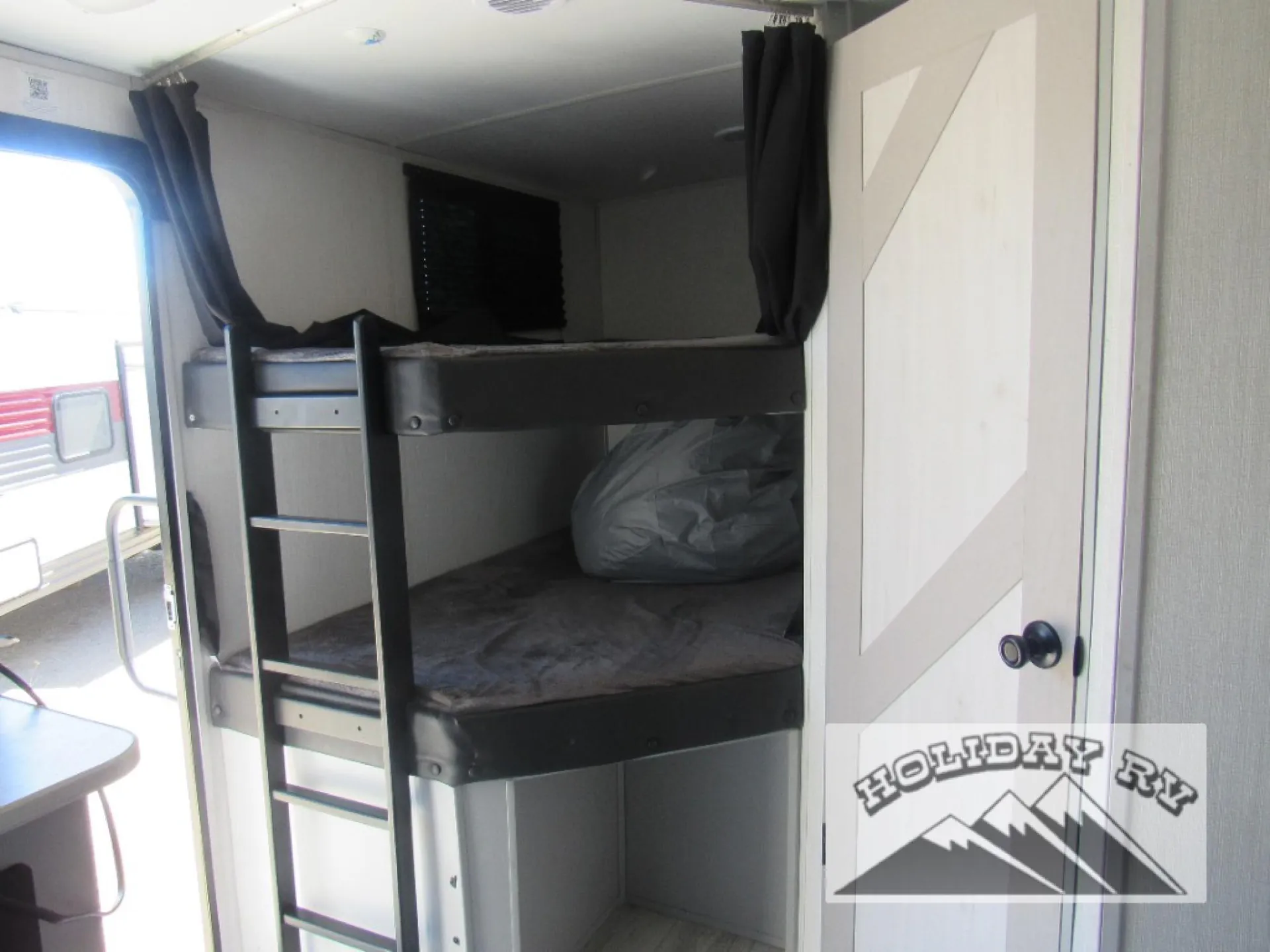 2024 Heartland North Trail Ultra-Lite NT 25BHPS dealer photo 7 from Holiday RV