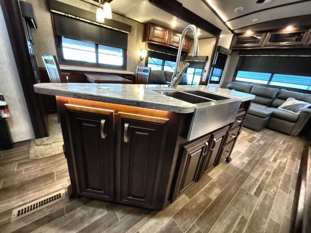 2018 Jayco Pinnacle 36FBTS, Photos photo 13