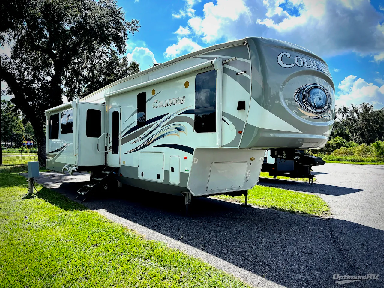 2020 Palomino Columbus 329DV dealer photo 1 from Optimum RV