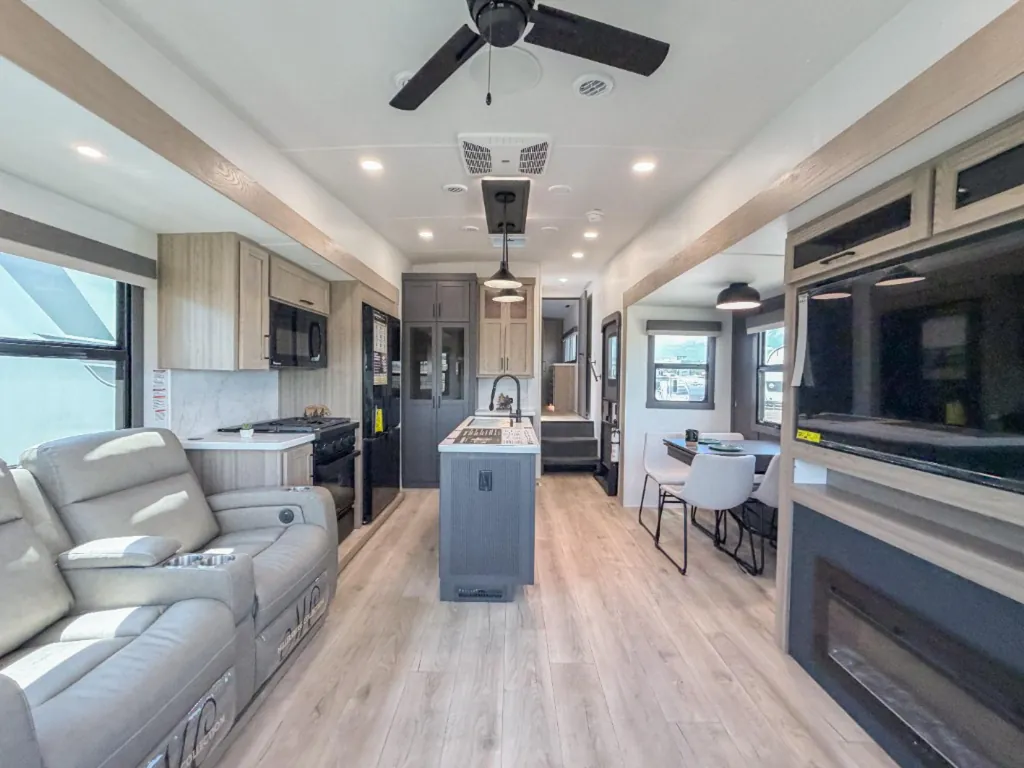 2026 Forest River Rockwood Signature R372RL, Photos photo 9