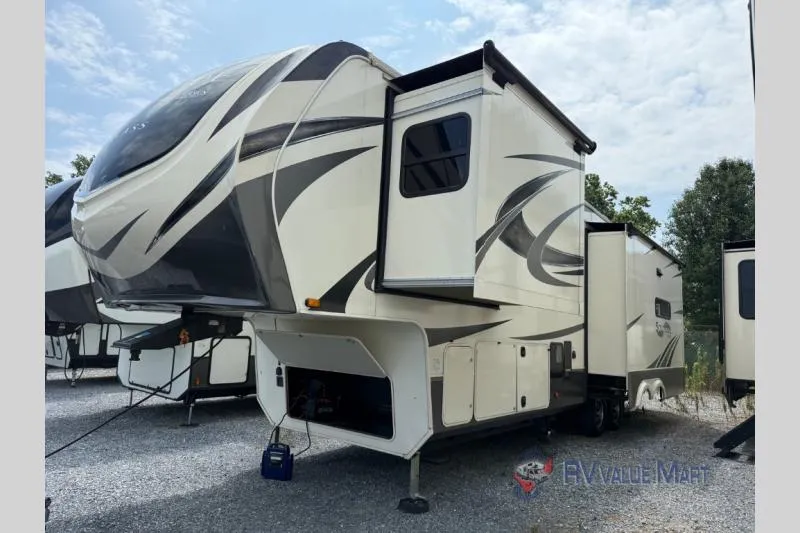 2020 Grand Design Solitude S-Class 3350RL - Photo 3
