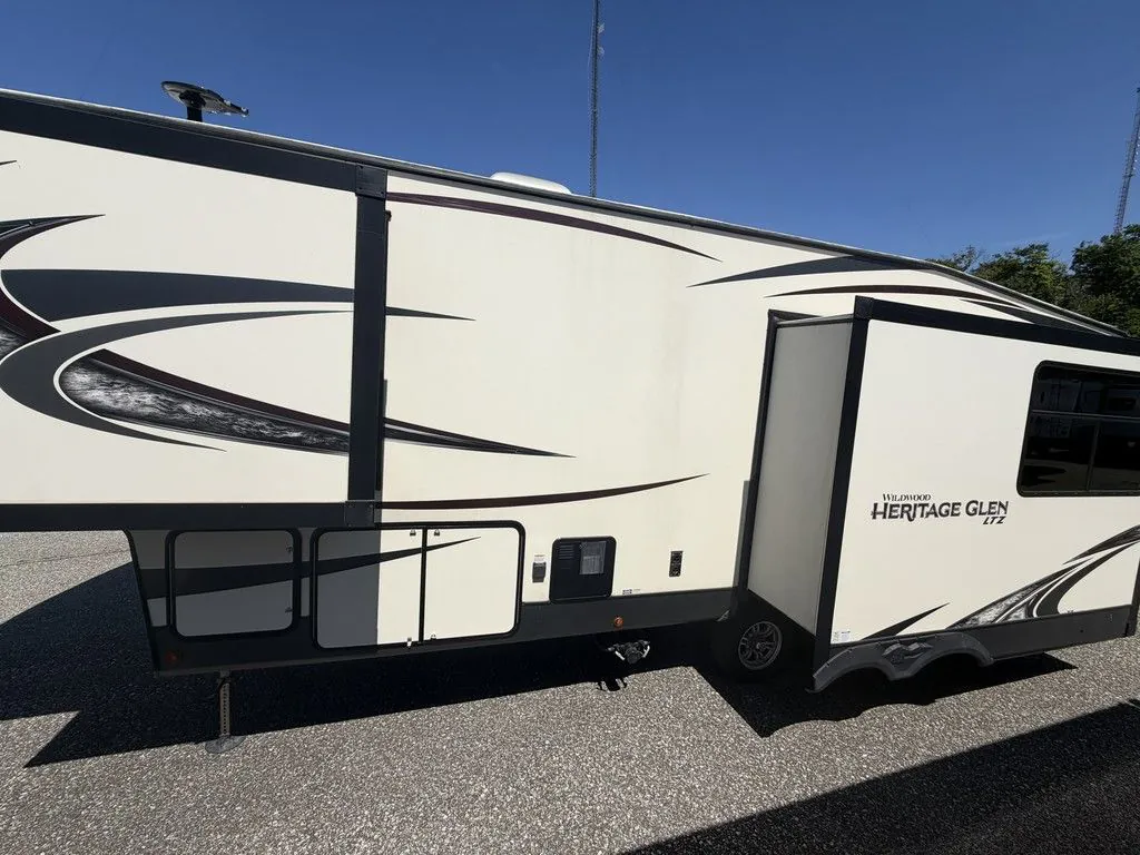 2019 Forest River Wildwood Heritage Glen 286RL, Photos photo 5