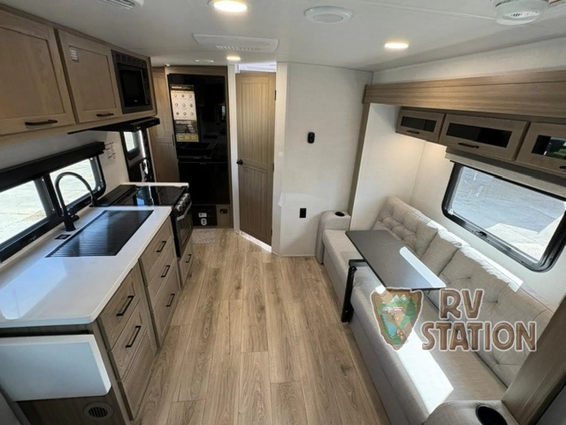 2027 Forest River Rockwood Mini Lite 2109S — Photo 5