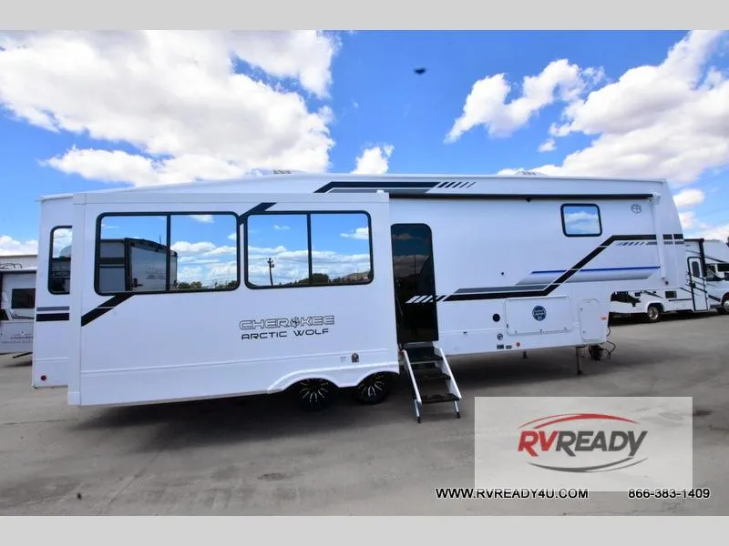 2026 Forest River Cherokee Arctic Wolf 3250SUITE - Photo 2