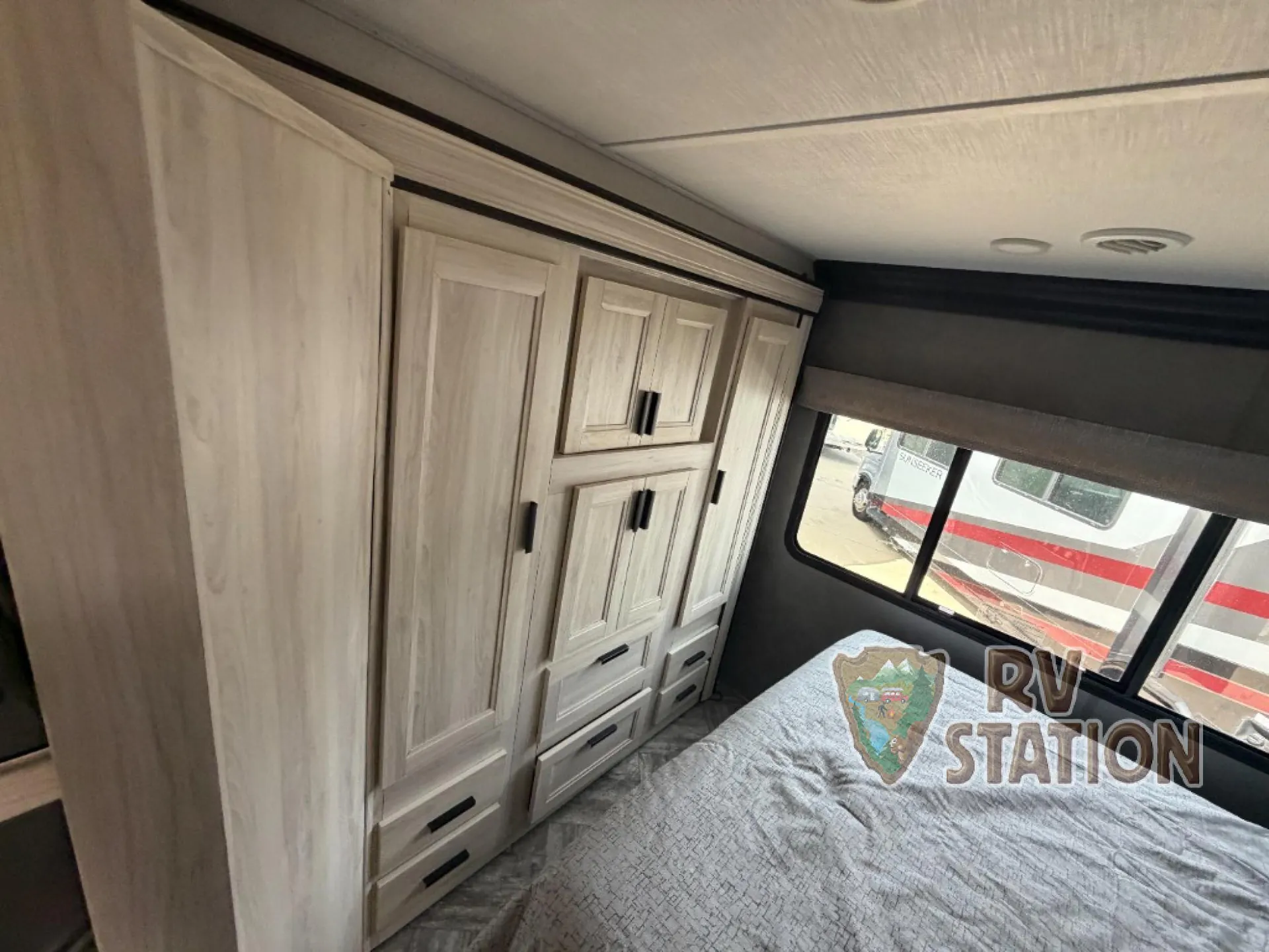 2023 Forest River Sunseeker 3250DS LE - Photo 3