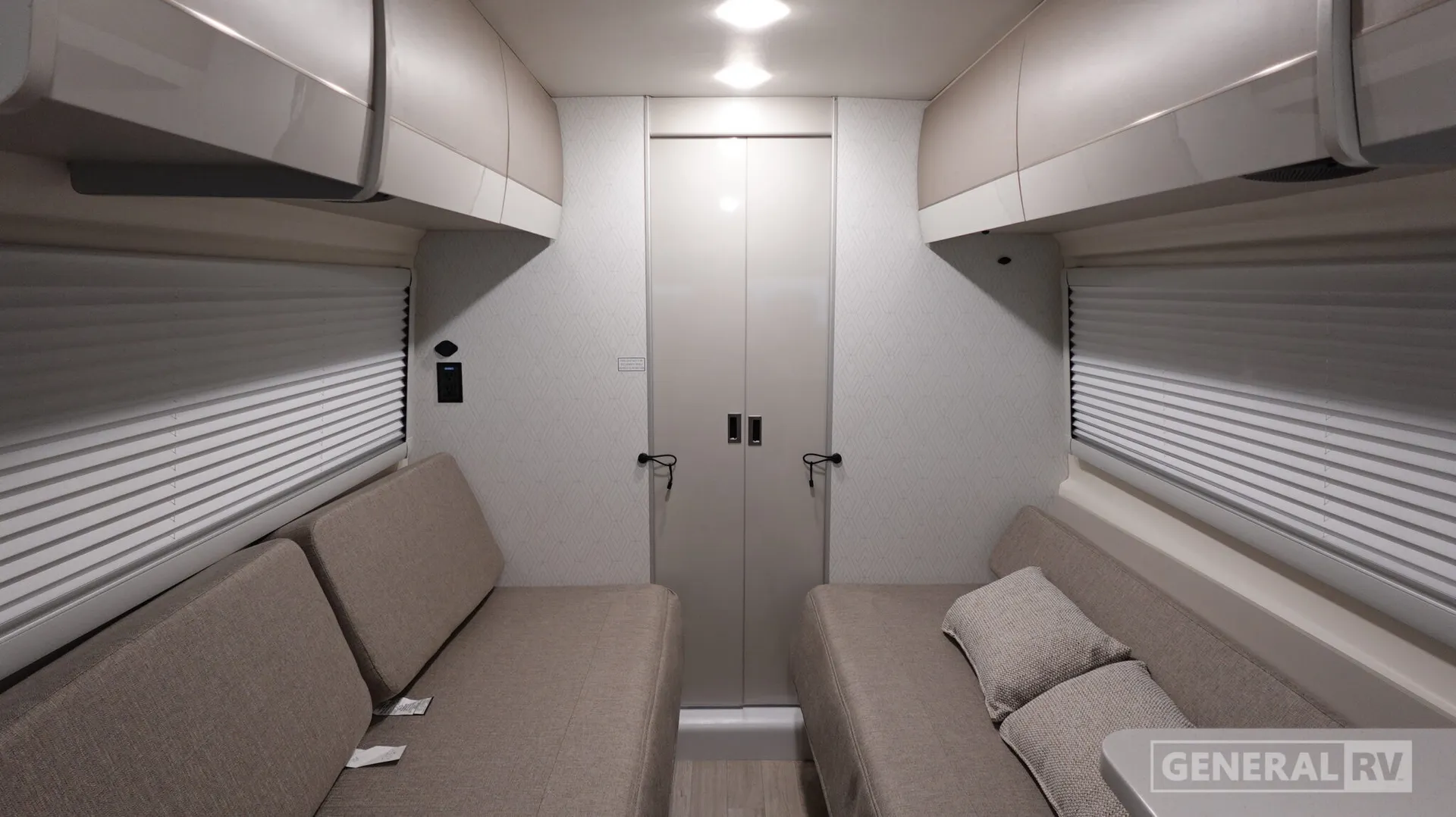 2026 Thor Motor Coach Twist Sport 20LS - Photo 3