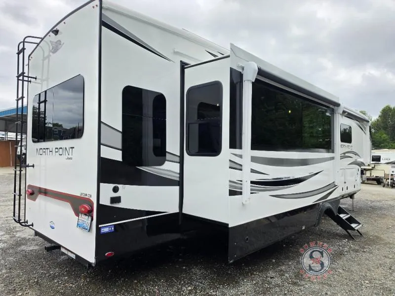 2024 Jayco North Point 387FBTS - Photo 3