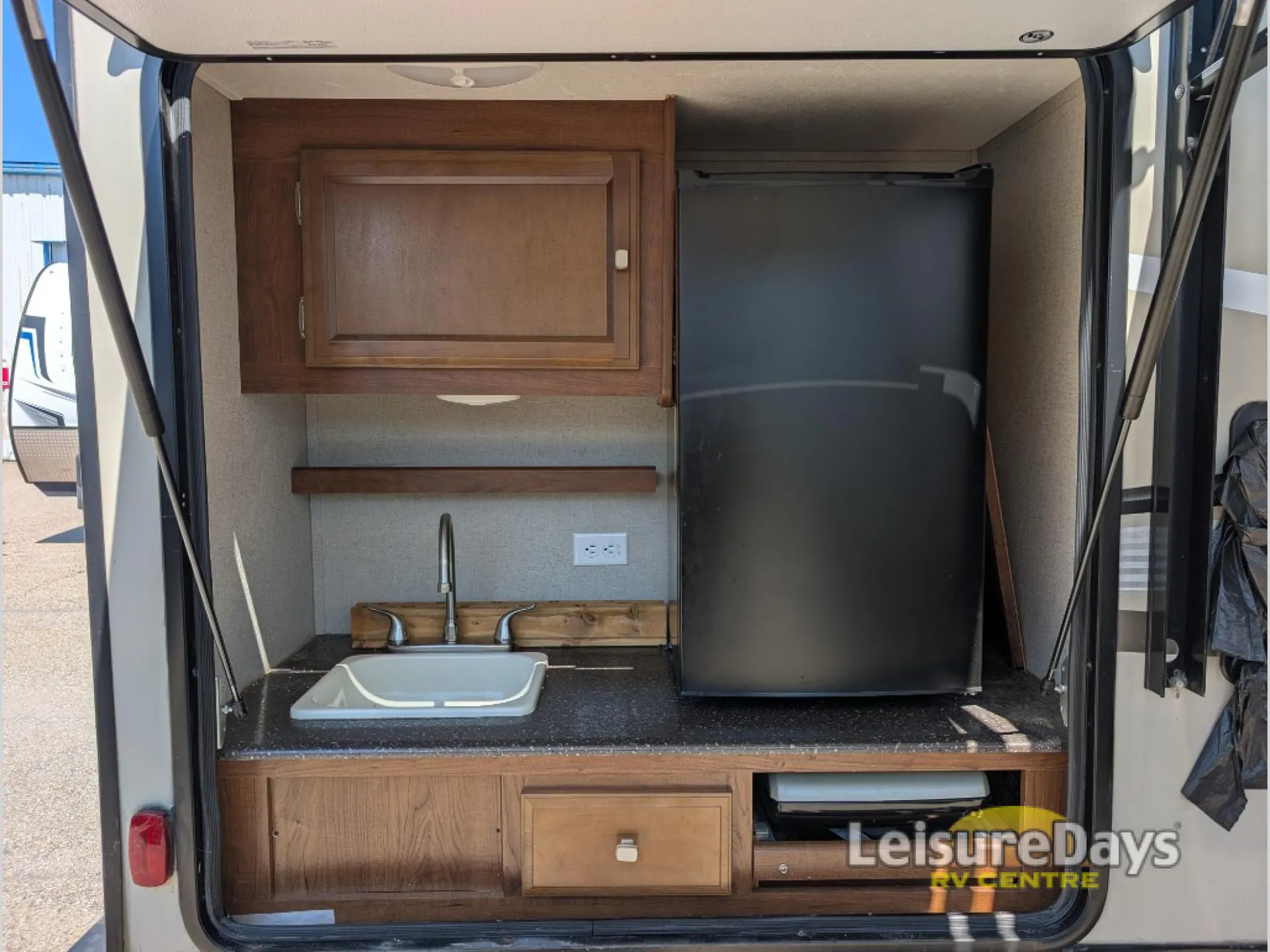 2017 Coachmen Freedom Express LTZ 231RBDS - Photo 4