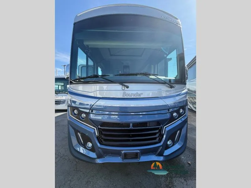 2026 Fleetwood Bounder 35K - Photo 3