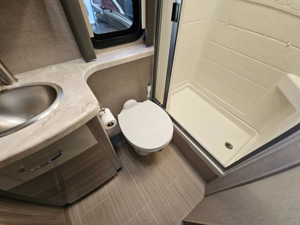 2021 Thor Motor Coach Tiburon 24FB, Photos photo 53