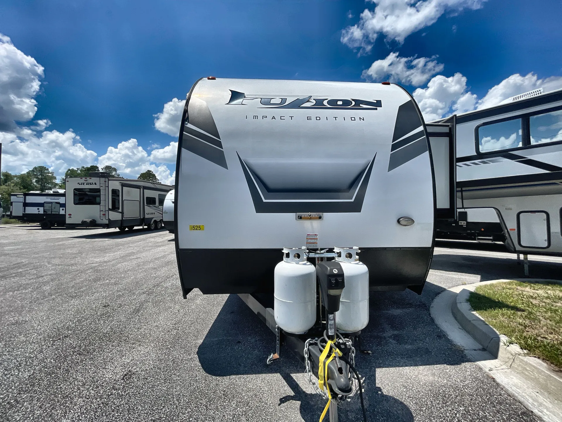2021 Keystone Impact Vapor Lite 29V — front