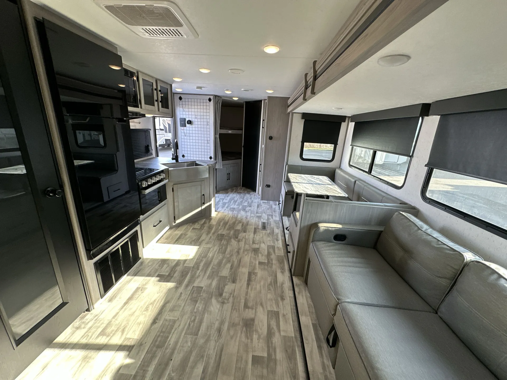 2023 Dutchmen Kodiak Ultra-Lite 289BHSL — living area main
