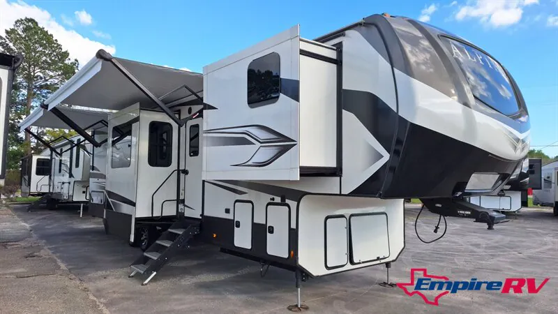2023 Keystone Alpine 3790FK - Photo 2