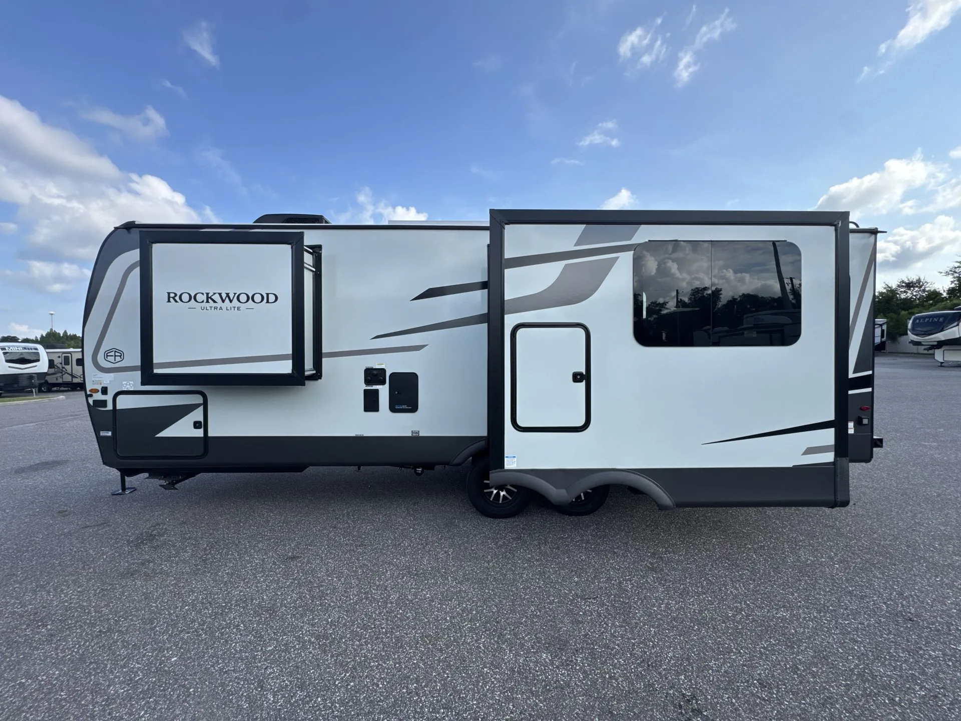 2027 Forest River Rockwood Ultra Lite 2618RD - Photo 3