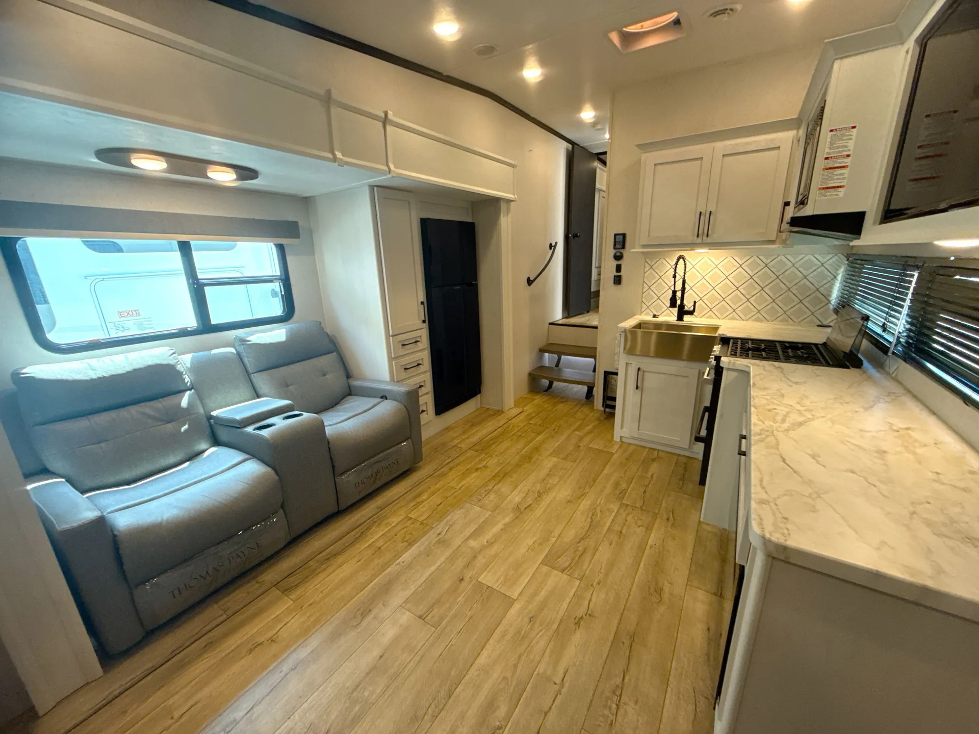 2024 Dutchmen Astoria 250RD — living area main
