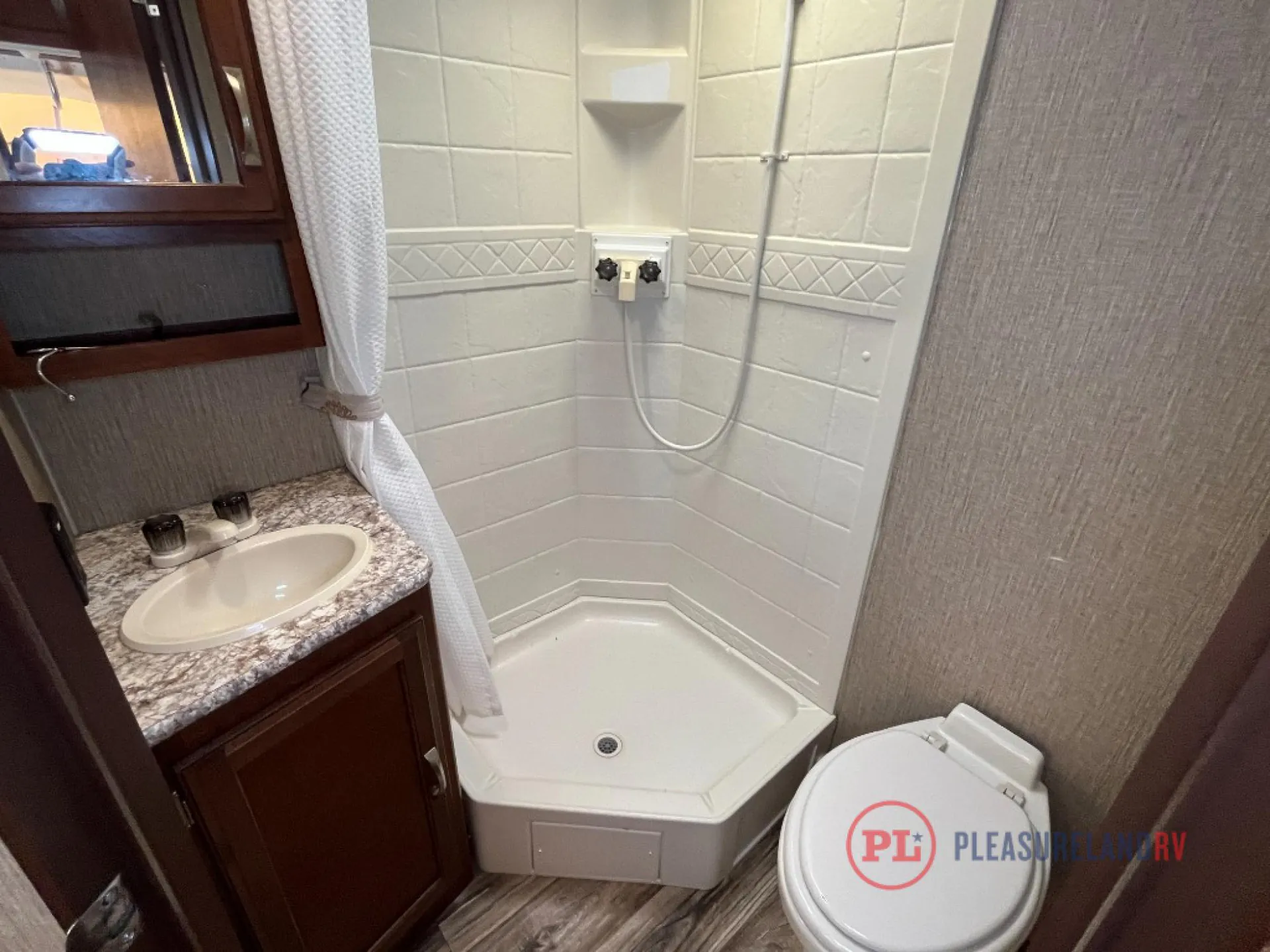 2016 Keystone Passport Express 177EXP - Photo 3