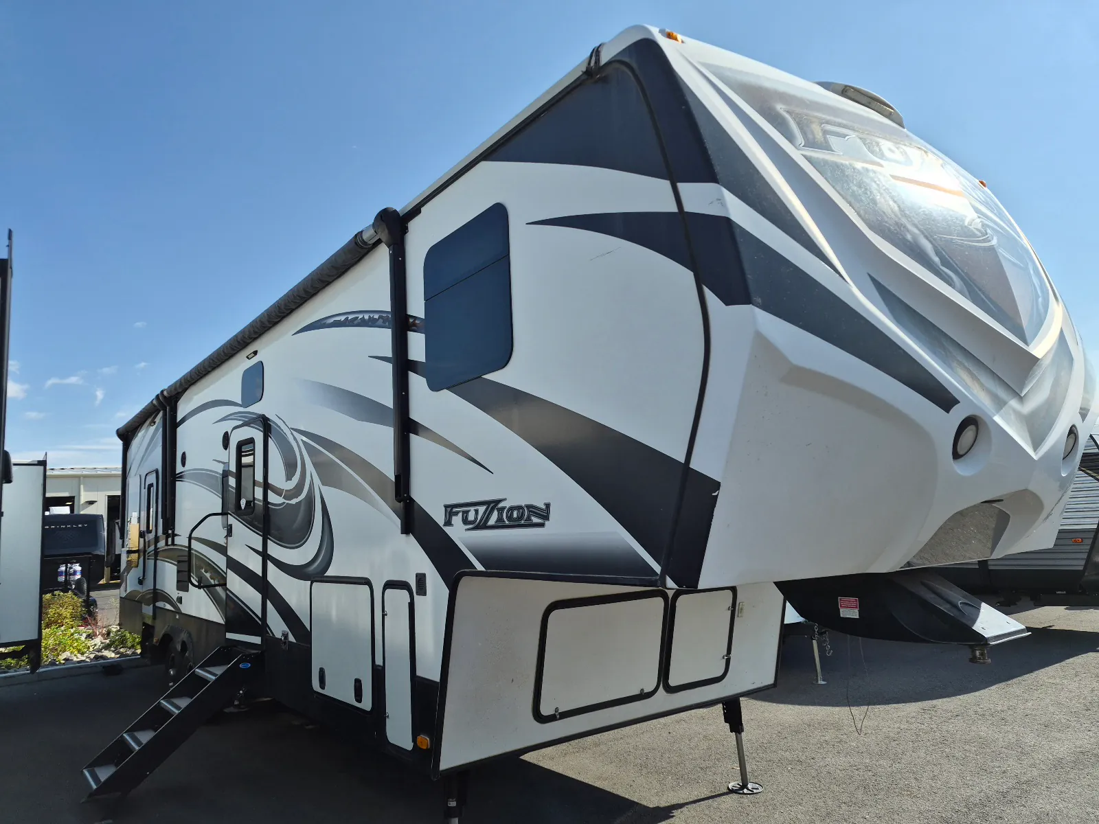 2015 Keystone Fuzion 325 - Photo 2