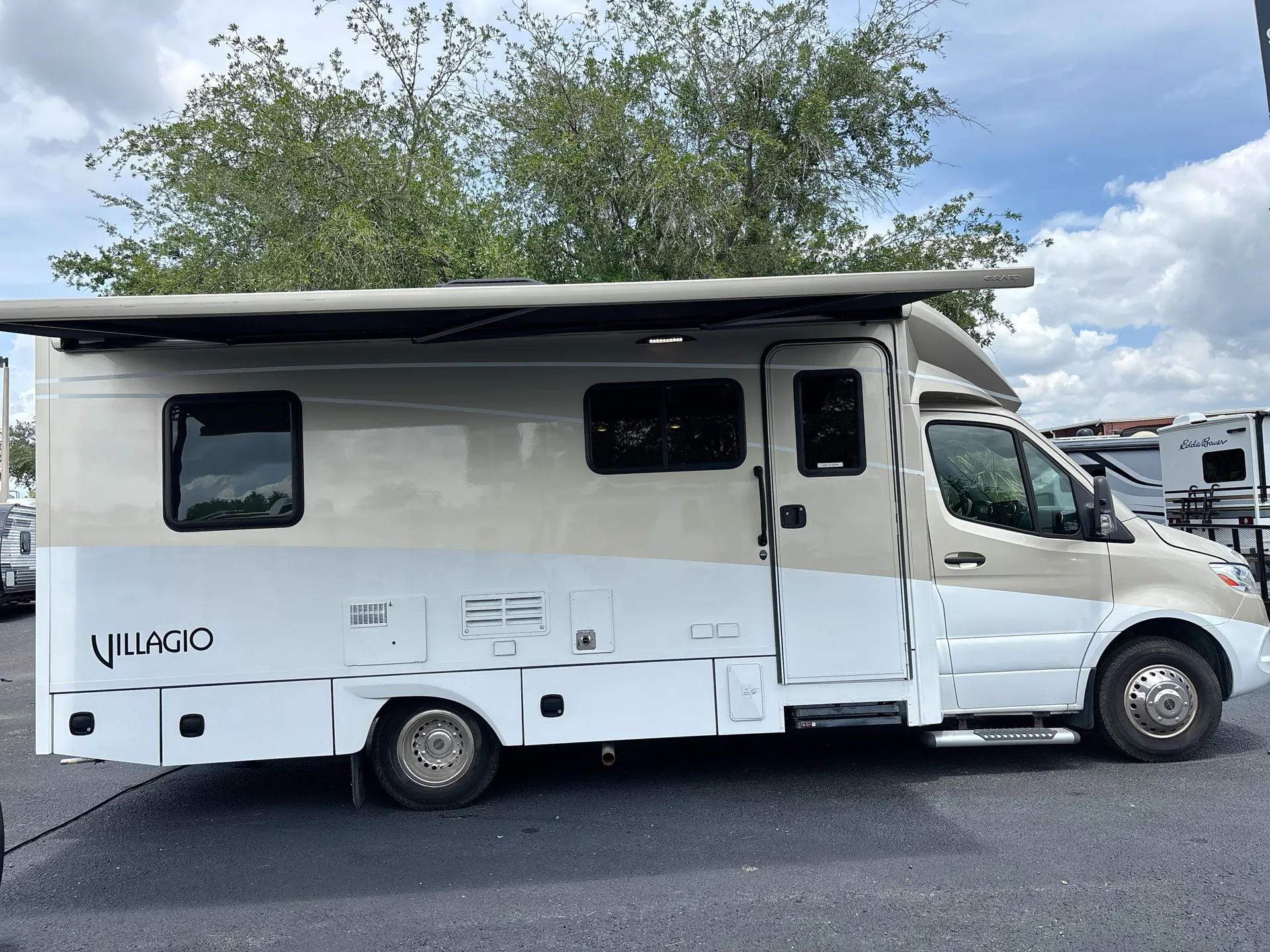 2021 Renegade RV Villagio 25FWS dealer photo 5 from Camping World