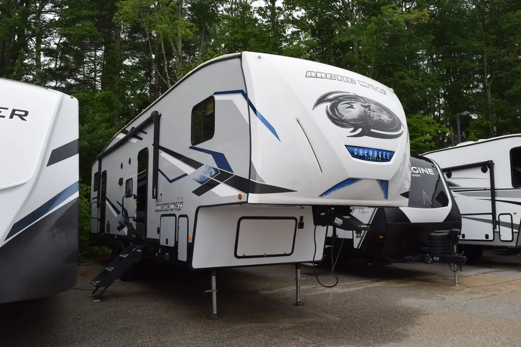 2023 Forest River Cherokee Arctic Wolf 321BH - Photo 4