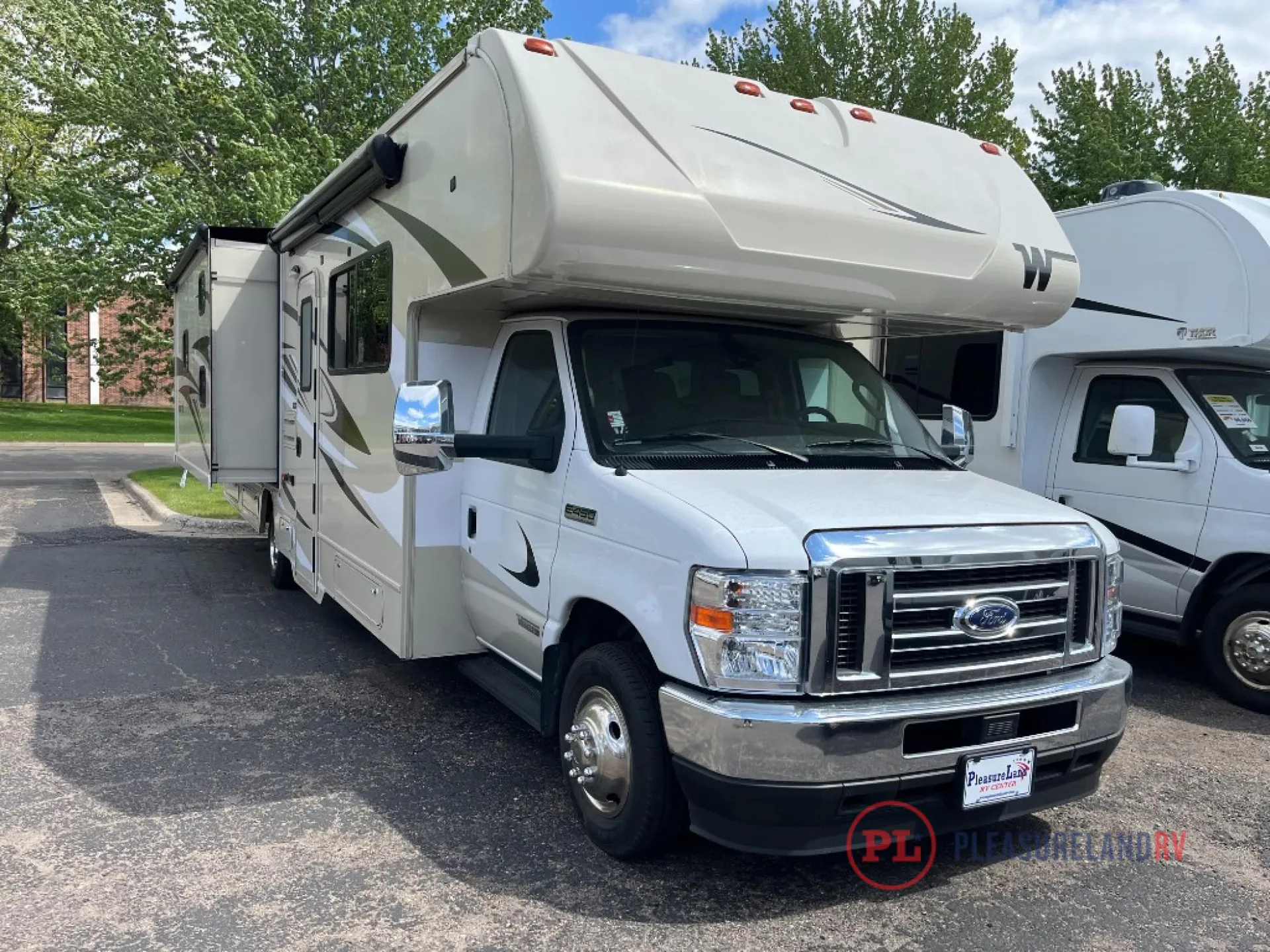 2022 Winnebago Spirit 31H - Photo 2