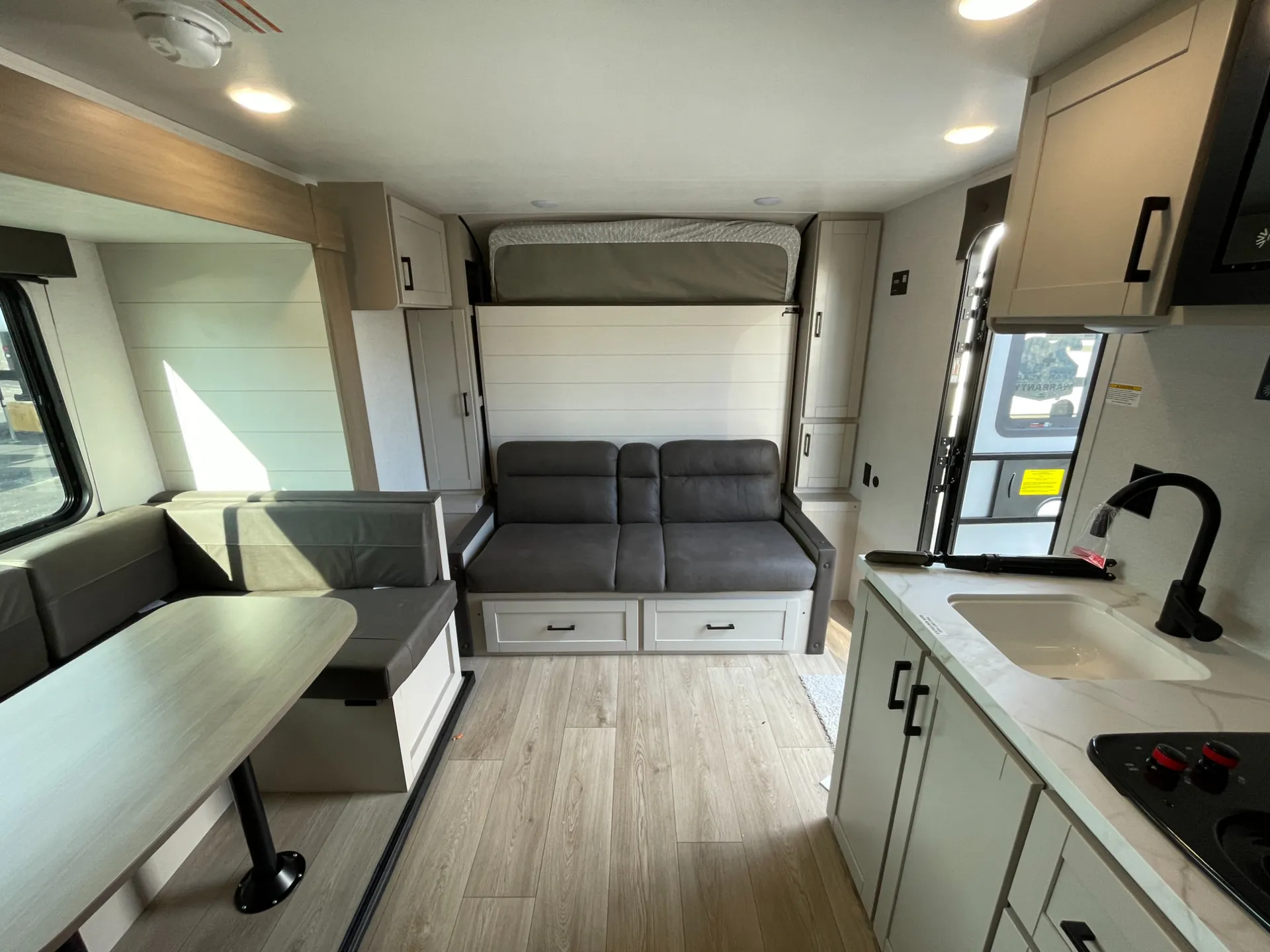 2027 Jayco Jay Flight 197MB - Photo 4