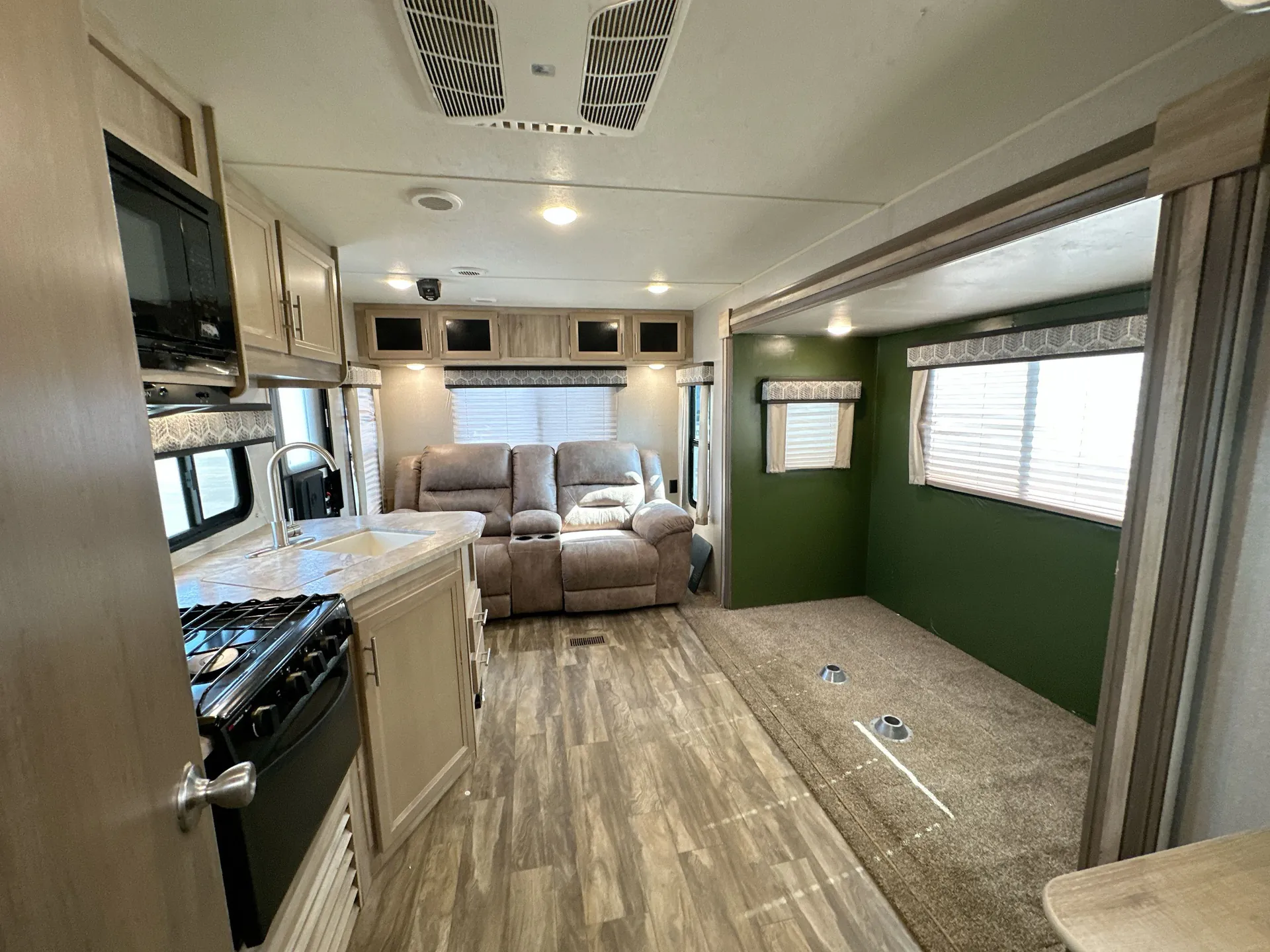 2020 Coachmen Catalina Summit 231MKS — living area main