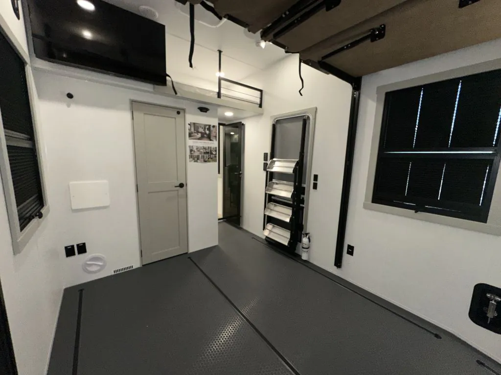 2026 Brinkley Model G 4170, Photos photo 18