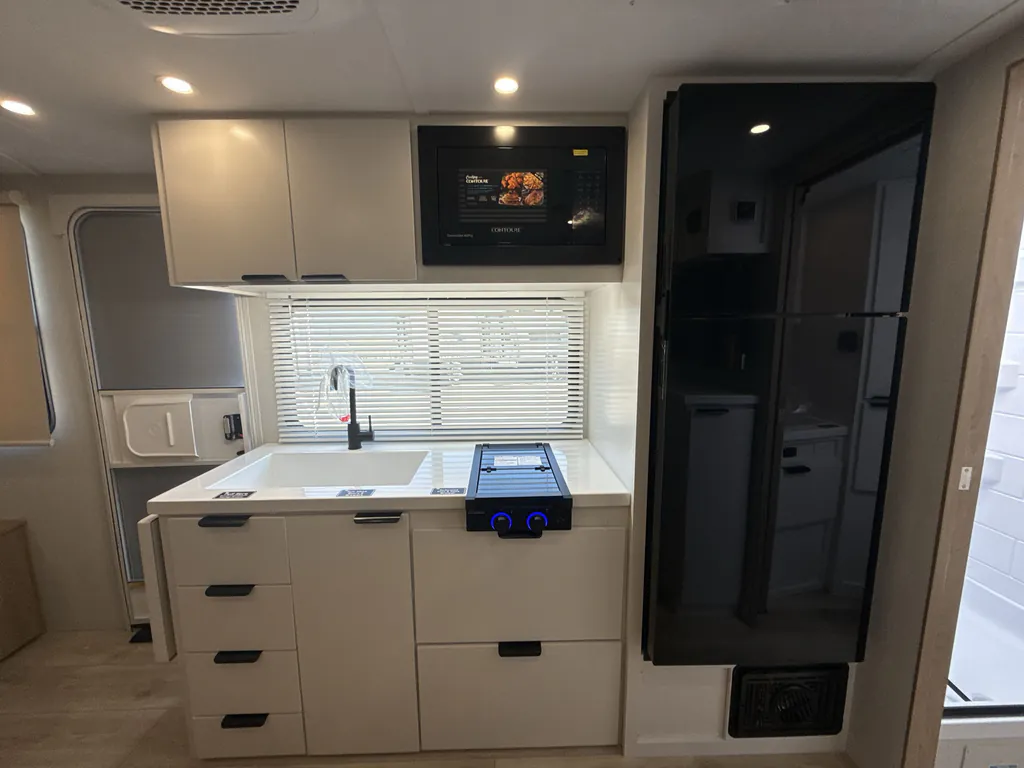 2027 Winnebago Micro Minnie 2108DS, Photos photo 11