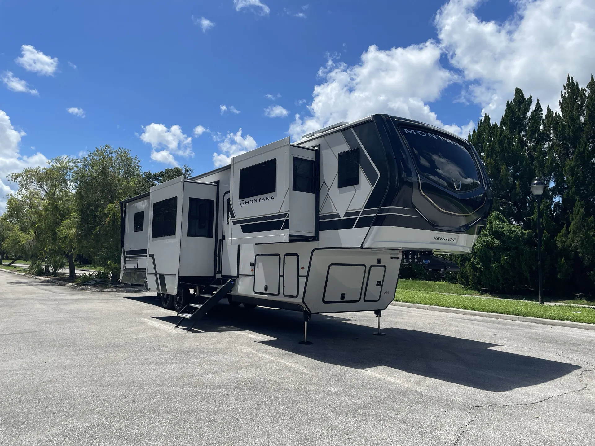 2026 Keystone Montana 3941FO - Photo 2