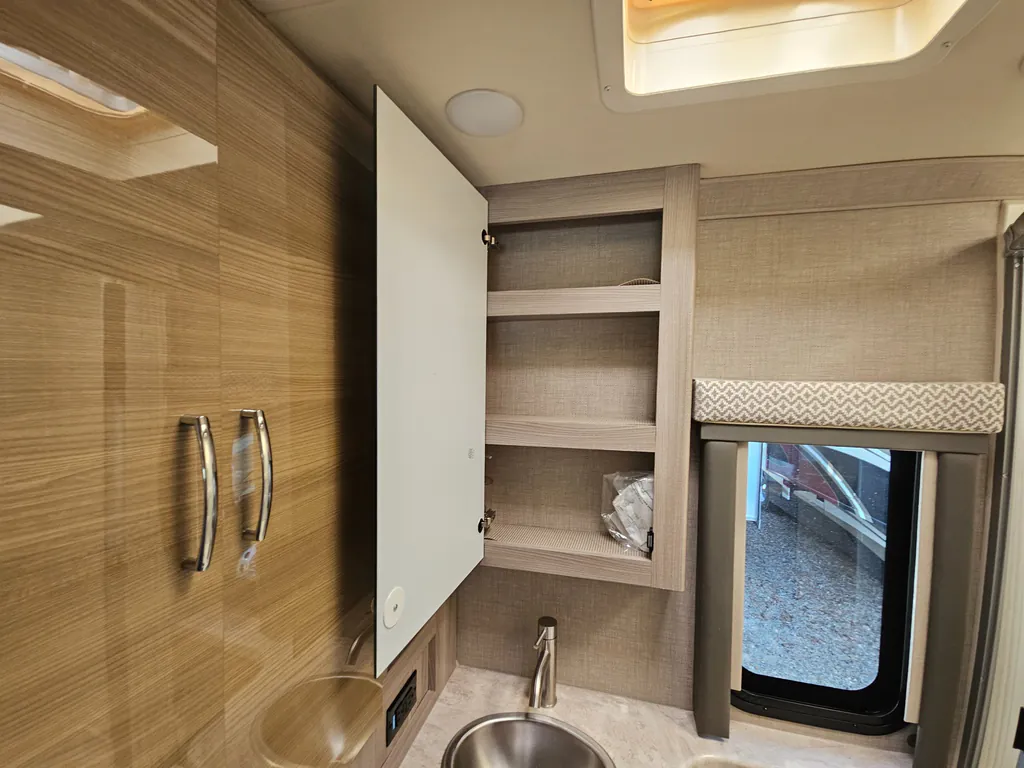 2021 Thor Motor Coach Tiburon 24FB, Photos photo 54