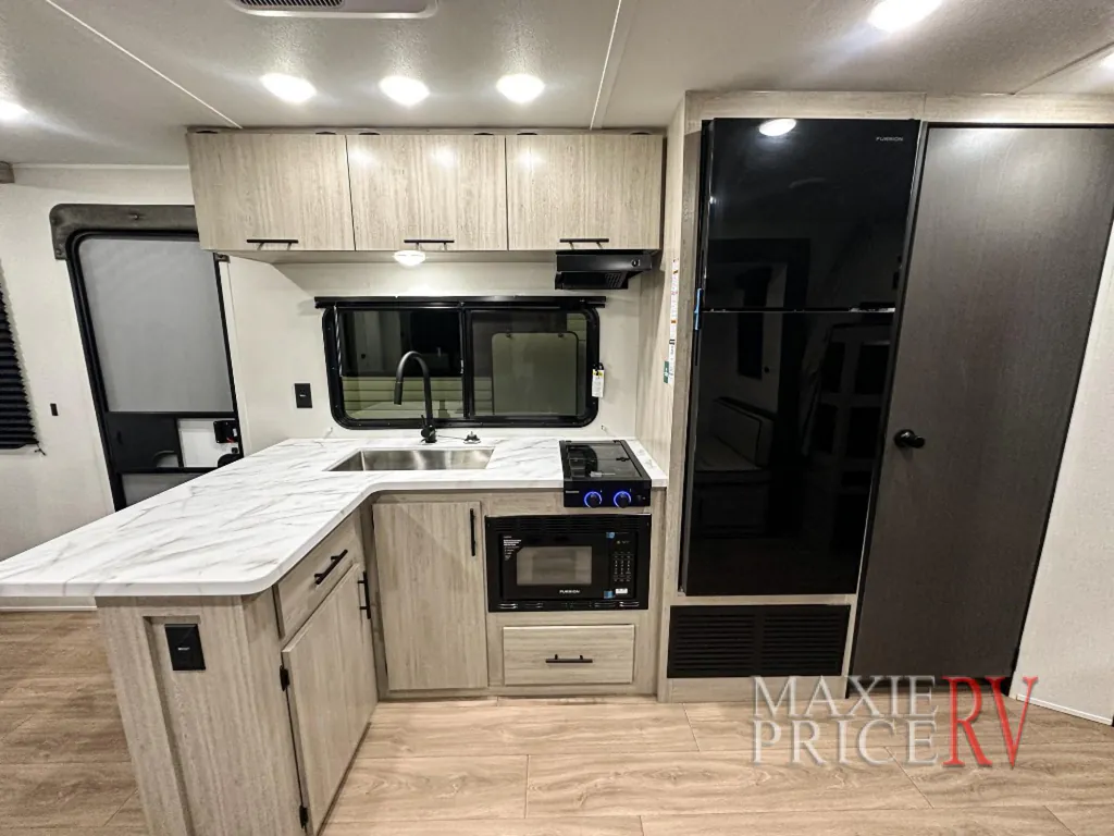 2027 East to West Della Terra 280BH, Photos photo 22