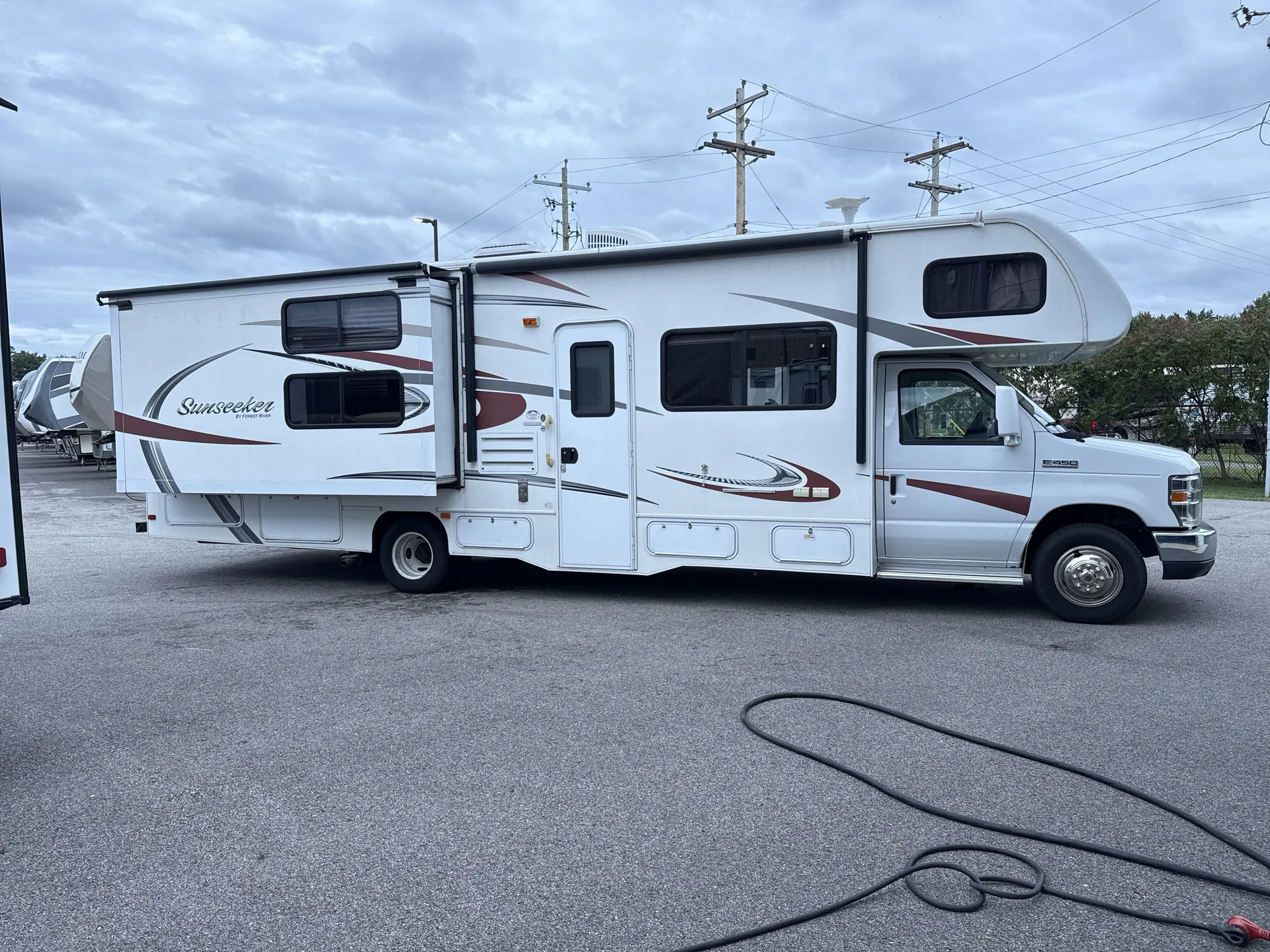 2015 Forest River Sunseeker 3170DS — campside